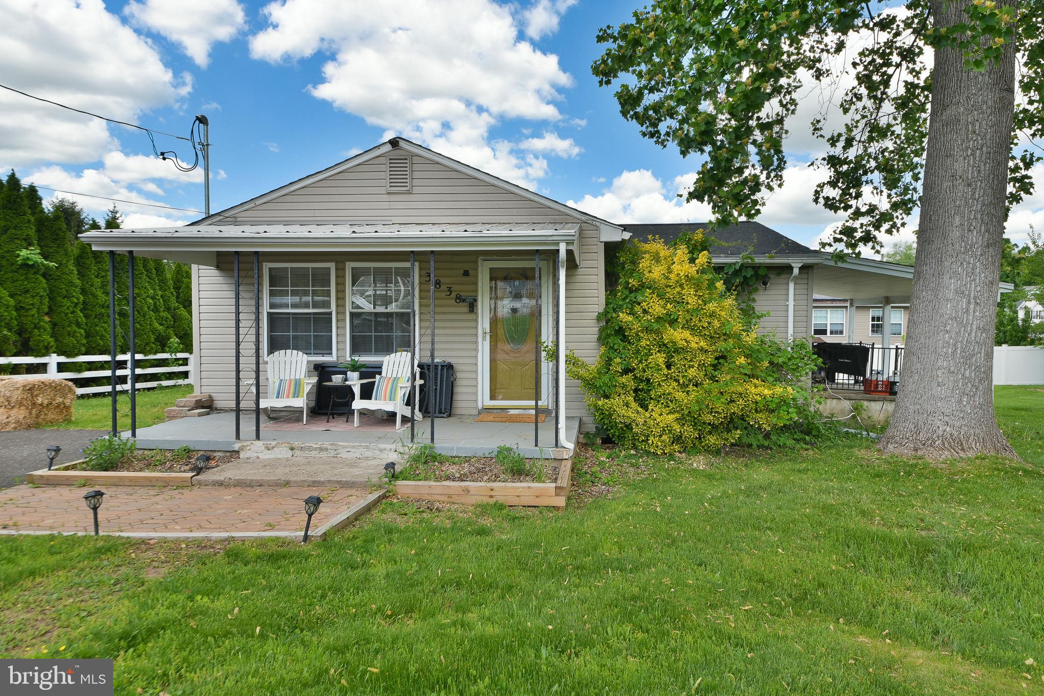 3838 Redwood Ave