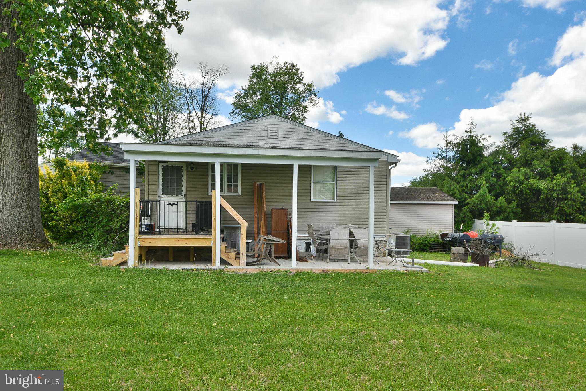 3838 Redwood Ave