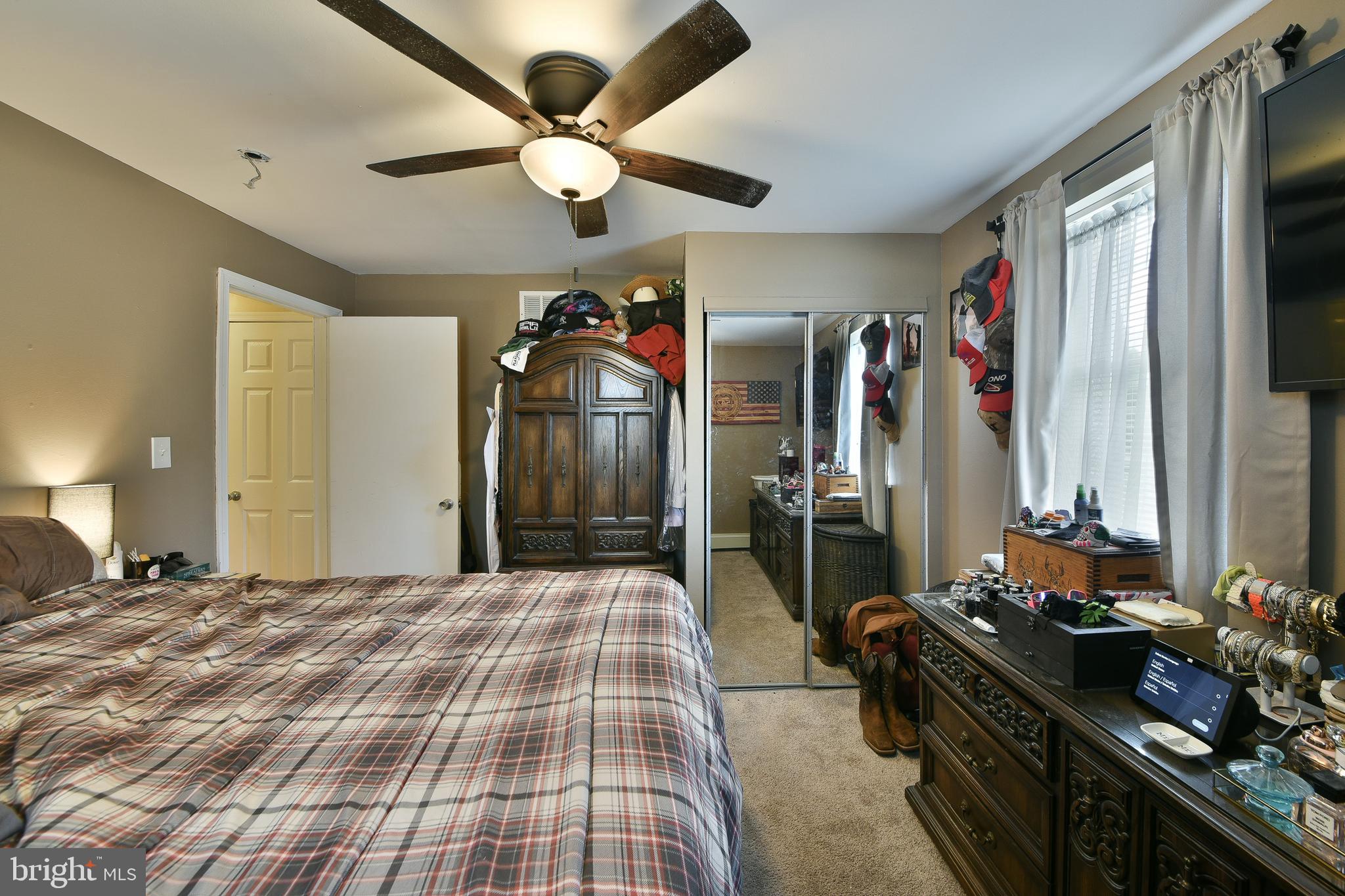 3838 Redwood Ave