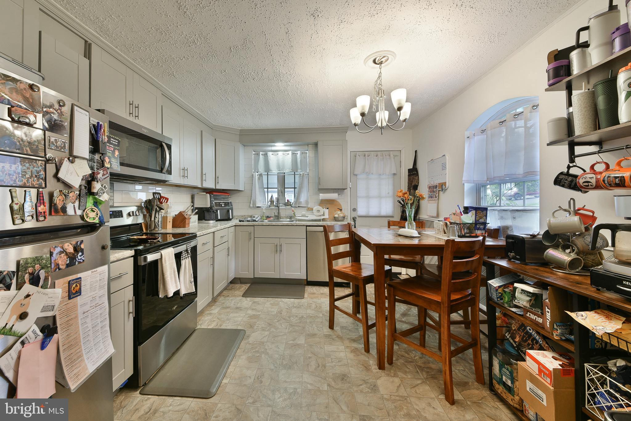 3838 Redwood Ave