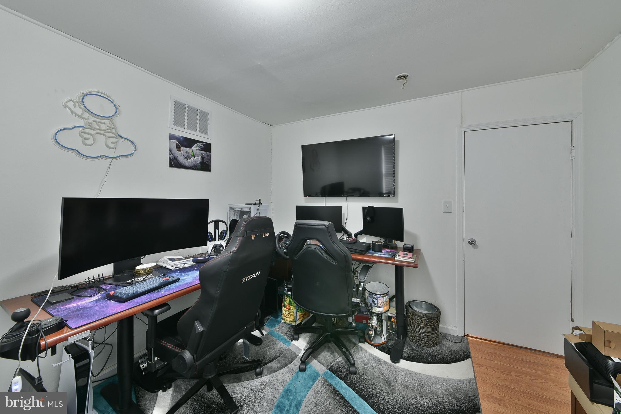 3838 Redwood Ave