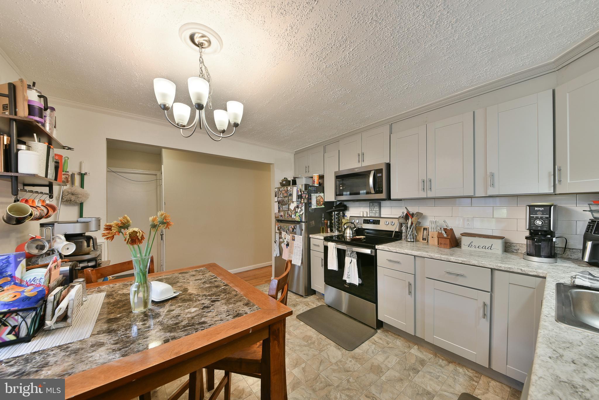 3838 Redwood Ave