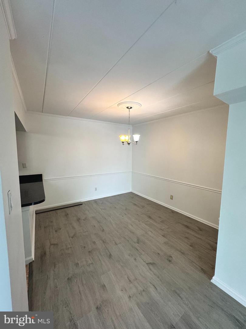 273 E VILLAGE RD