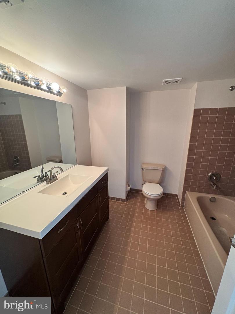 273 E VILLAGE RD