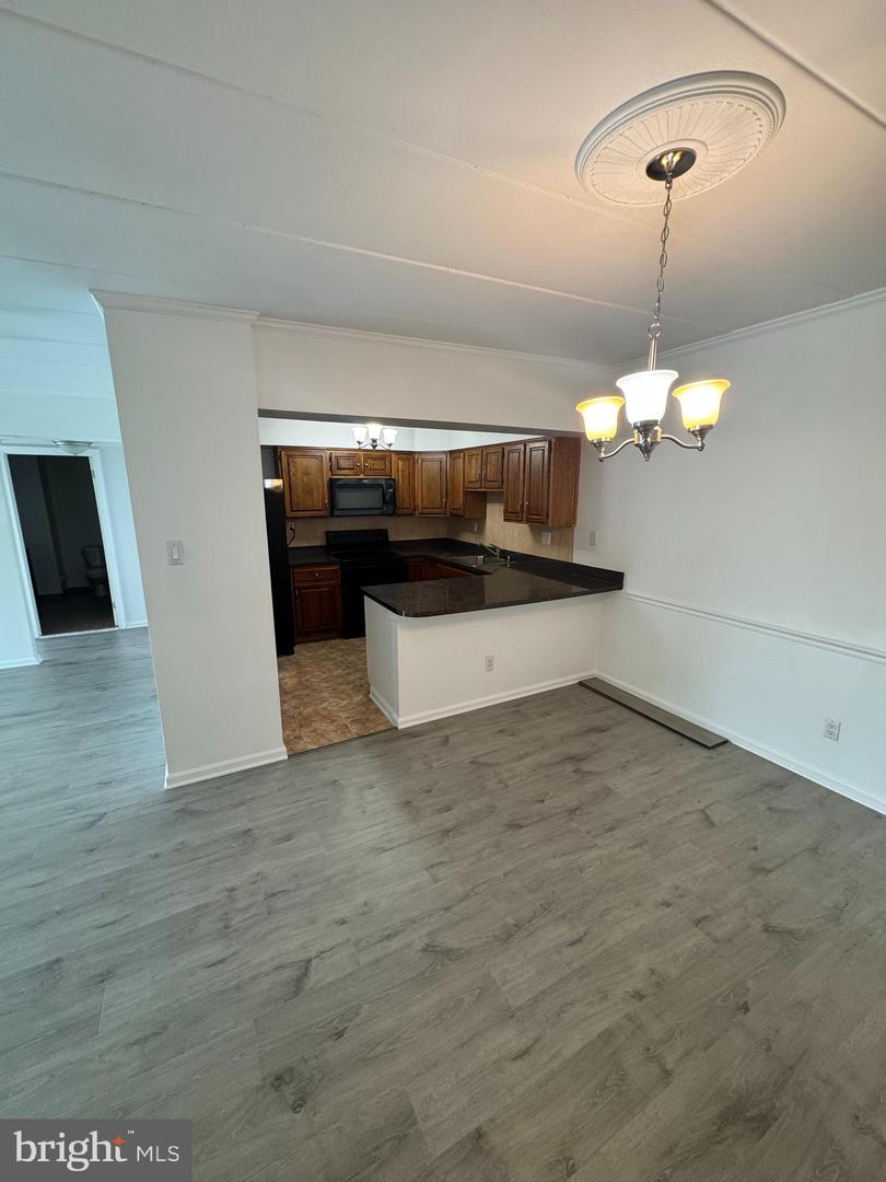 273 E VILLAGE RD
