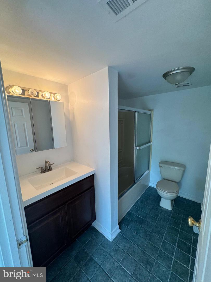 273 E VILLAGE RD