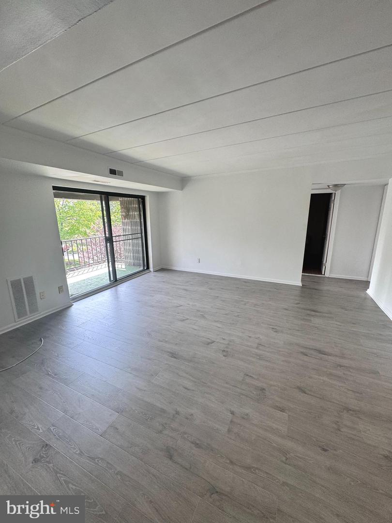 273 E VILLAGE RD