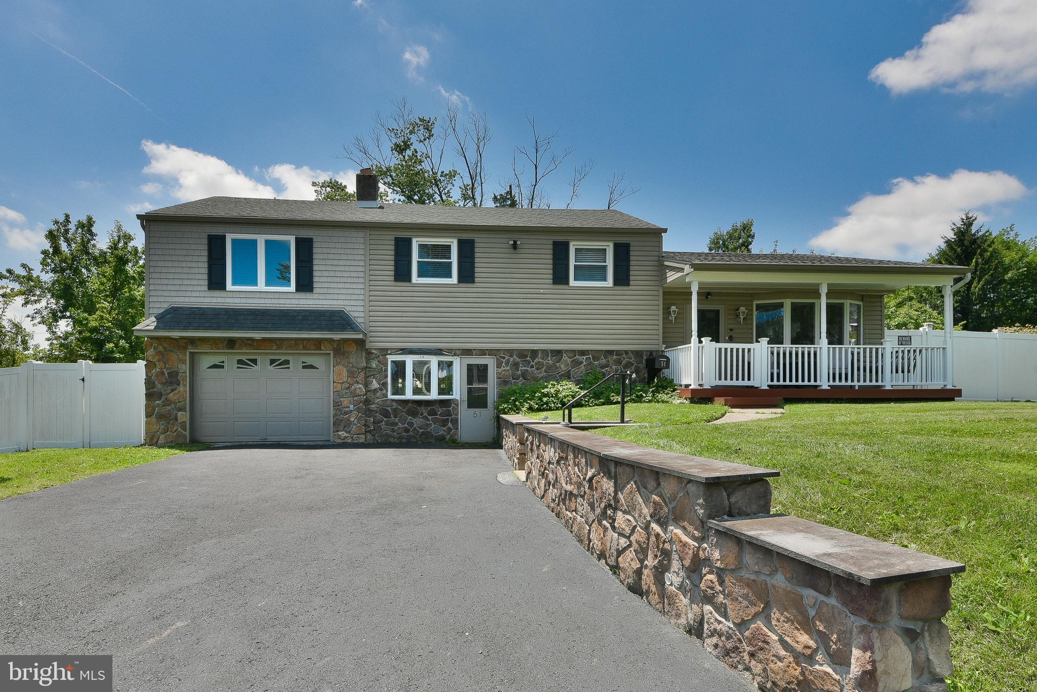 51 Lewis St