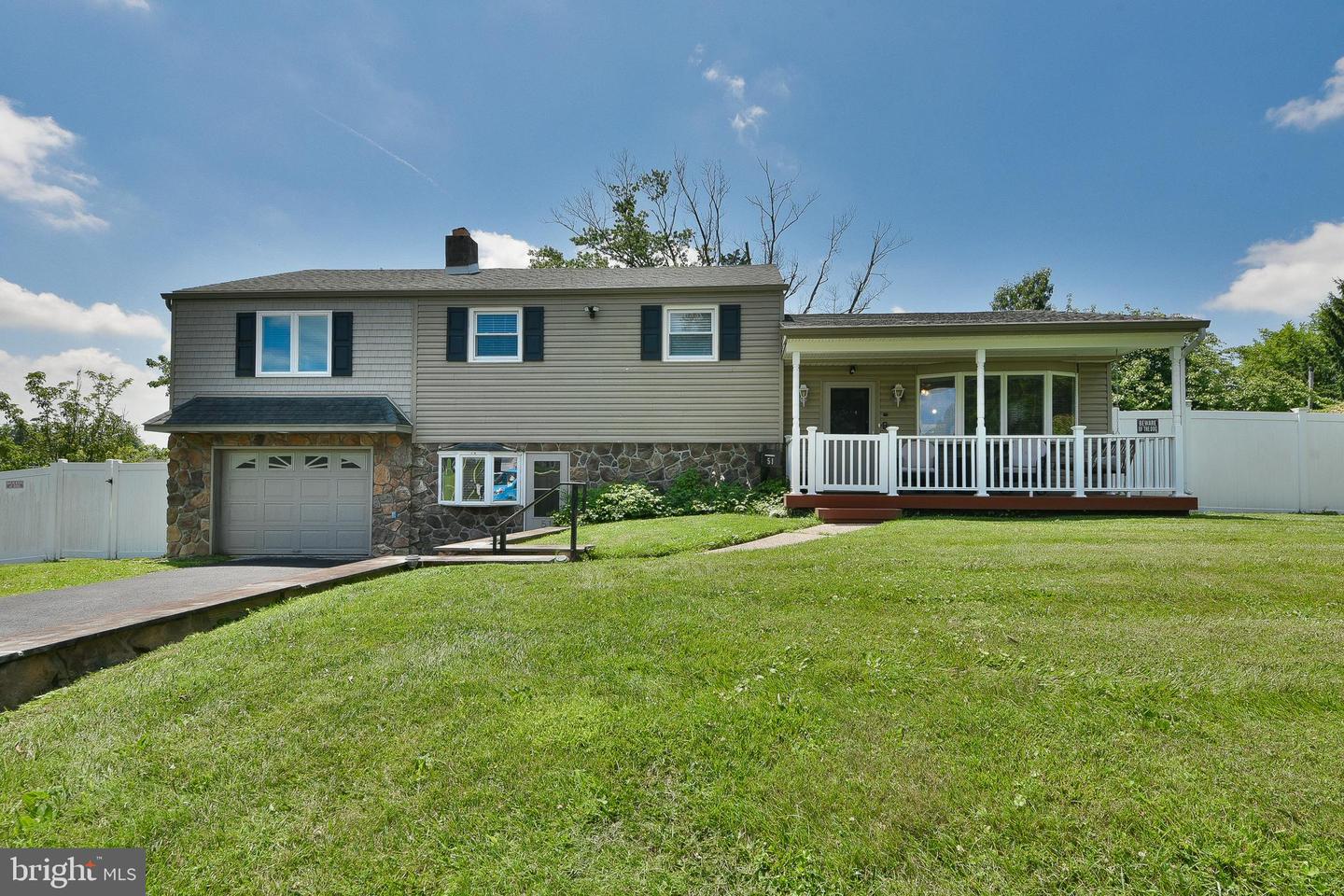 51 Lewis St
