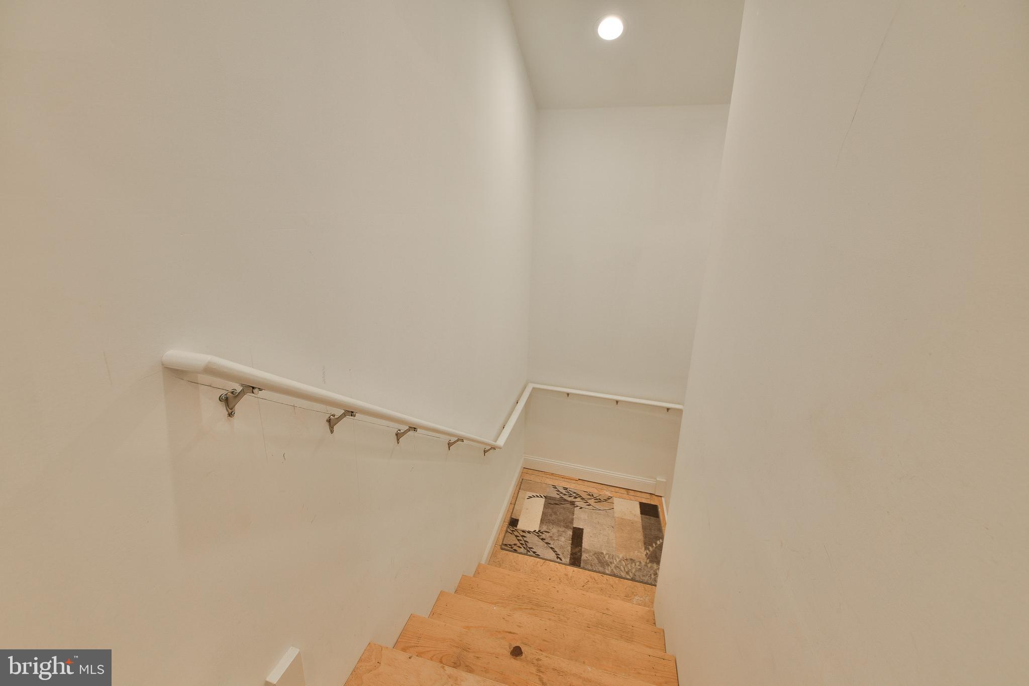 51 Lewis St