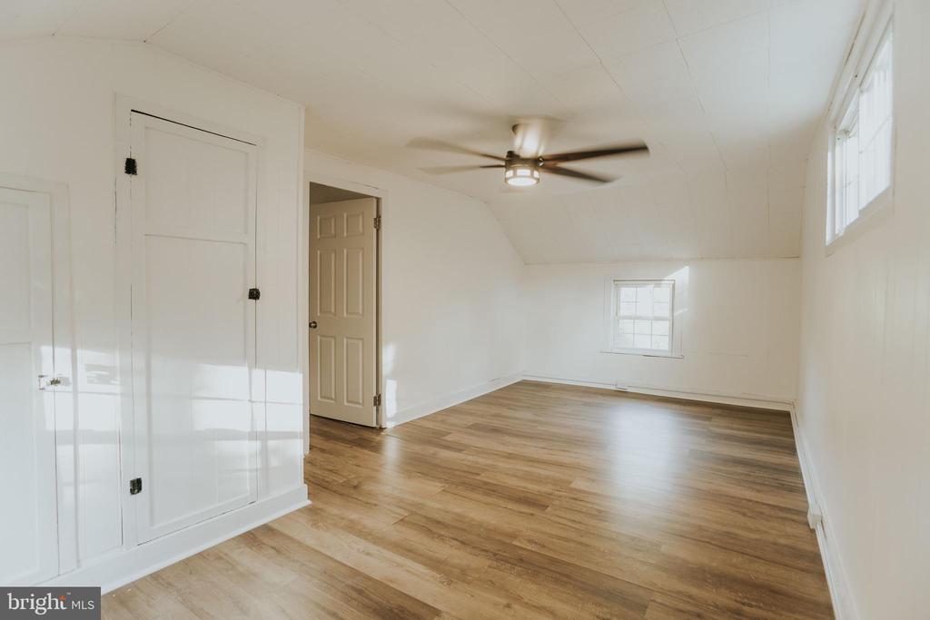 966 PAIGE COURT