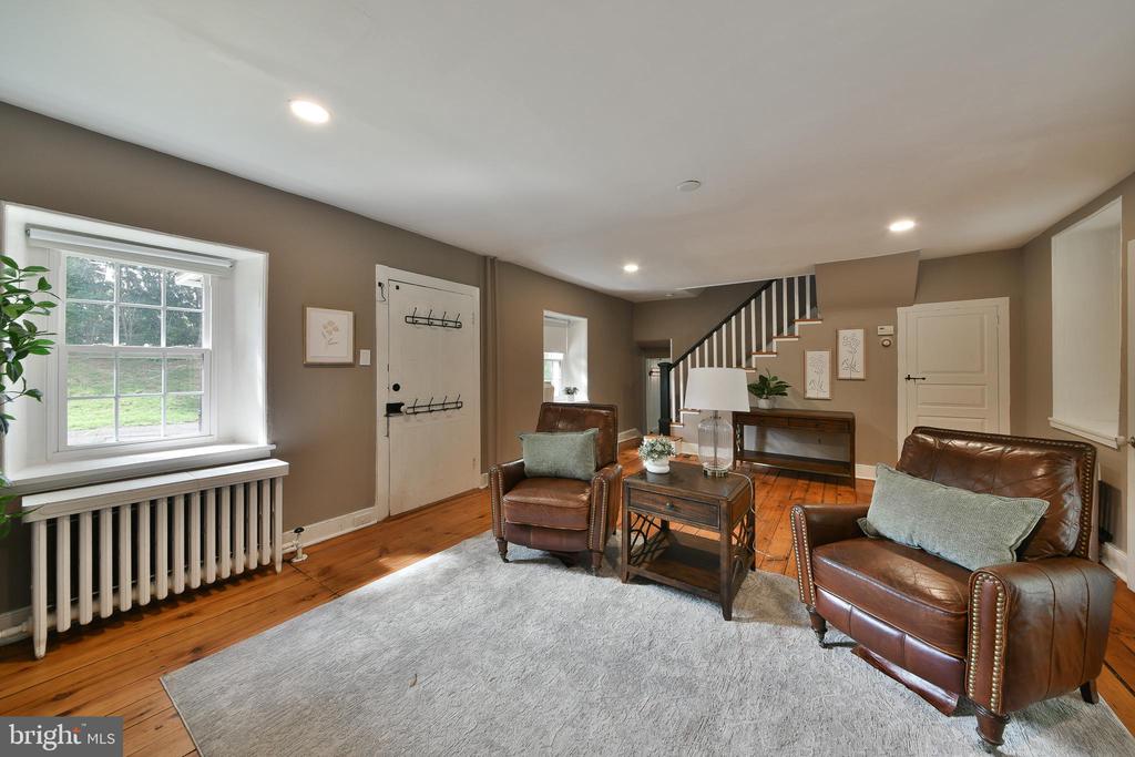 966 PAIGE COURT