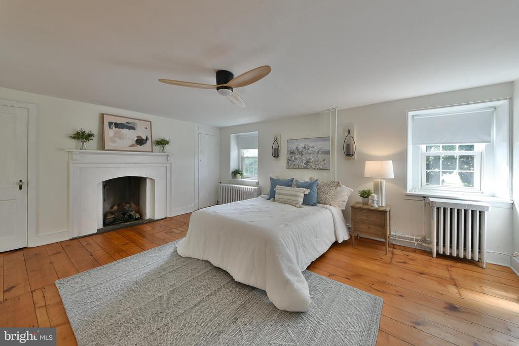 966 PAIGE COURT