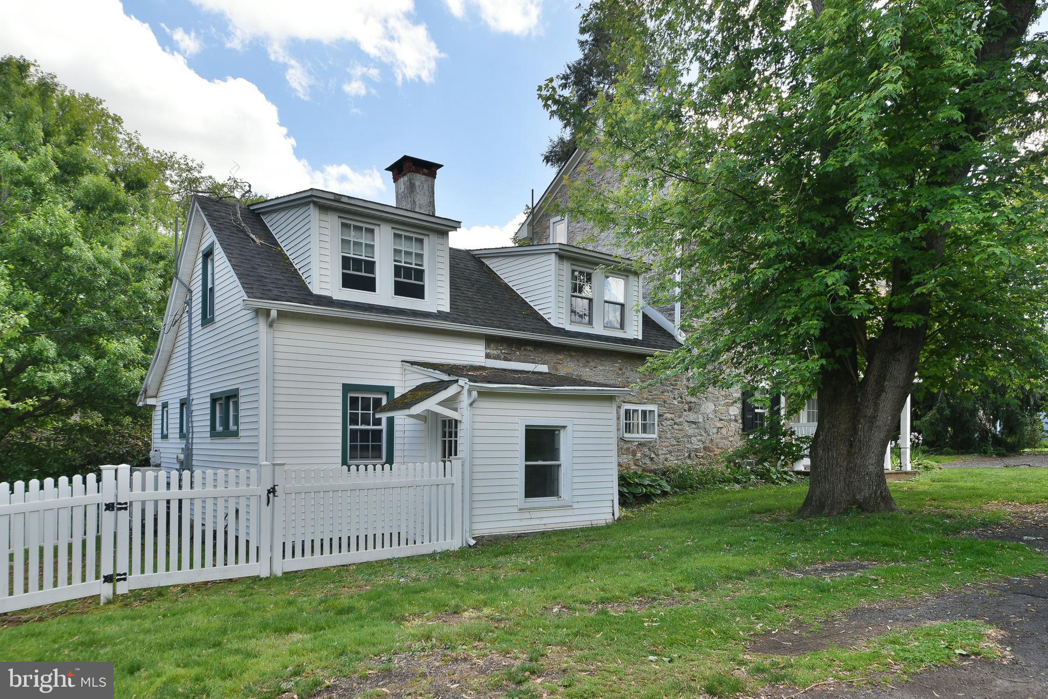 966 PAIGE COURT