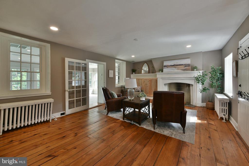 966 PAIGE COURT