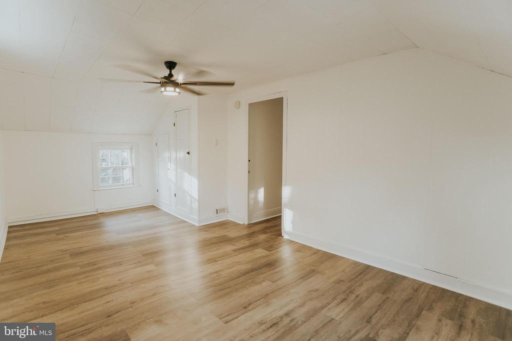 966 PAIGE COURT