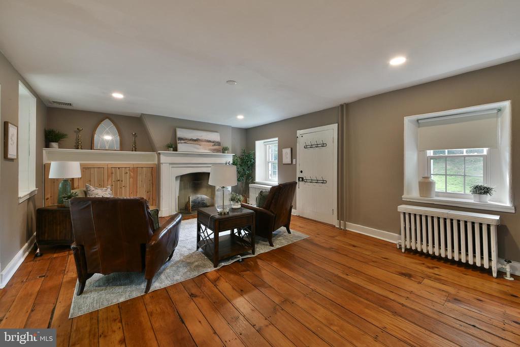 966 PAIGE COURT