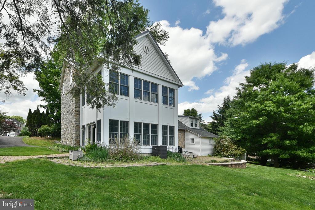 966 PAIGE COURT