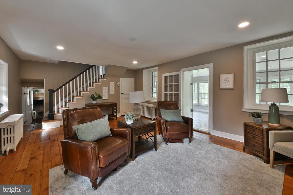966 PAIGE COURT