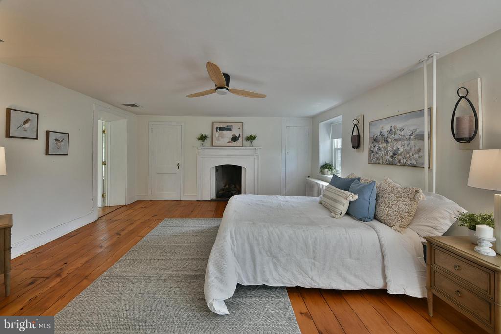 966 PAIGE COURT