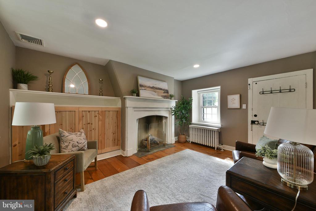 966 PAIGE COURT