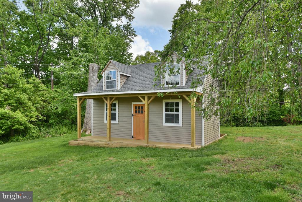 966 PAIGE COURT