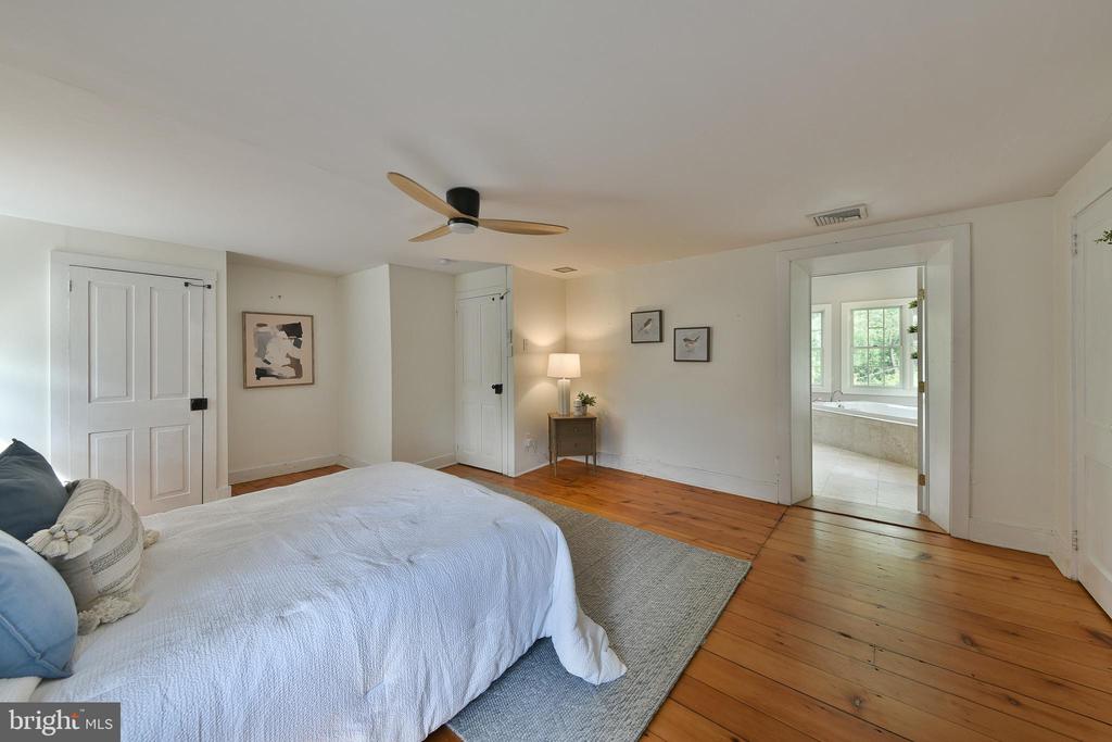 966 PAIGE COURT
