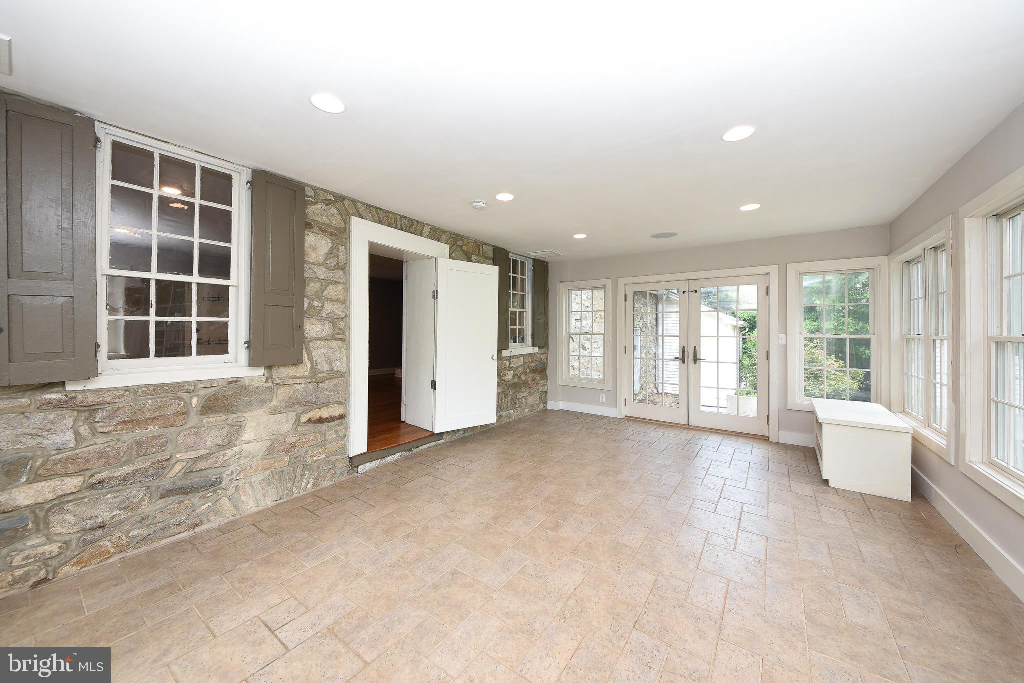966 PAIGE COURT