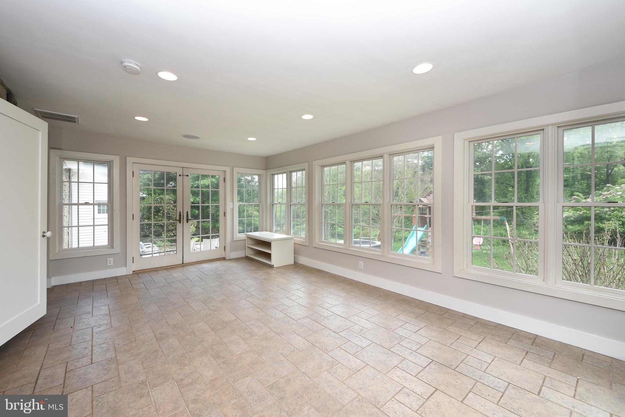 966 PAIGE COURT