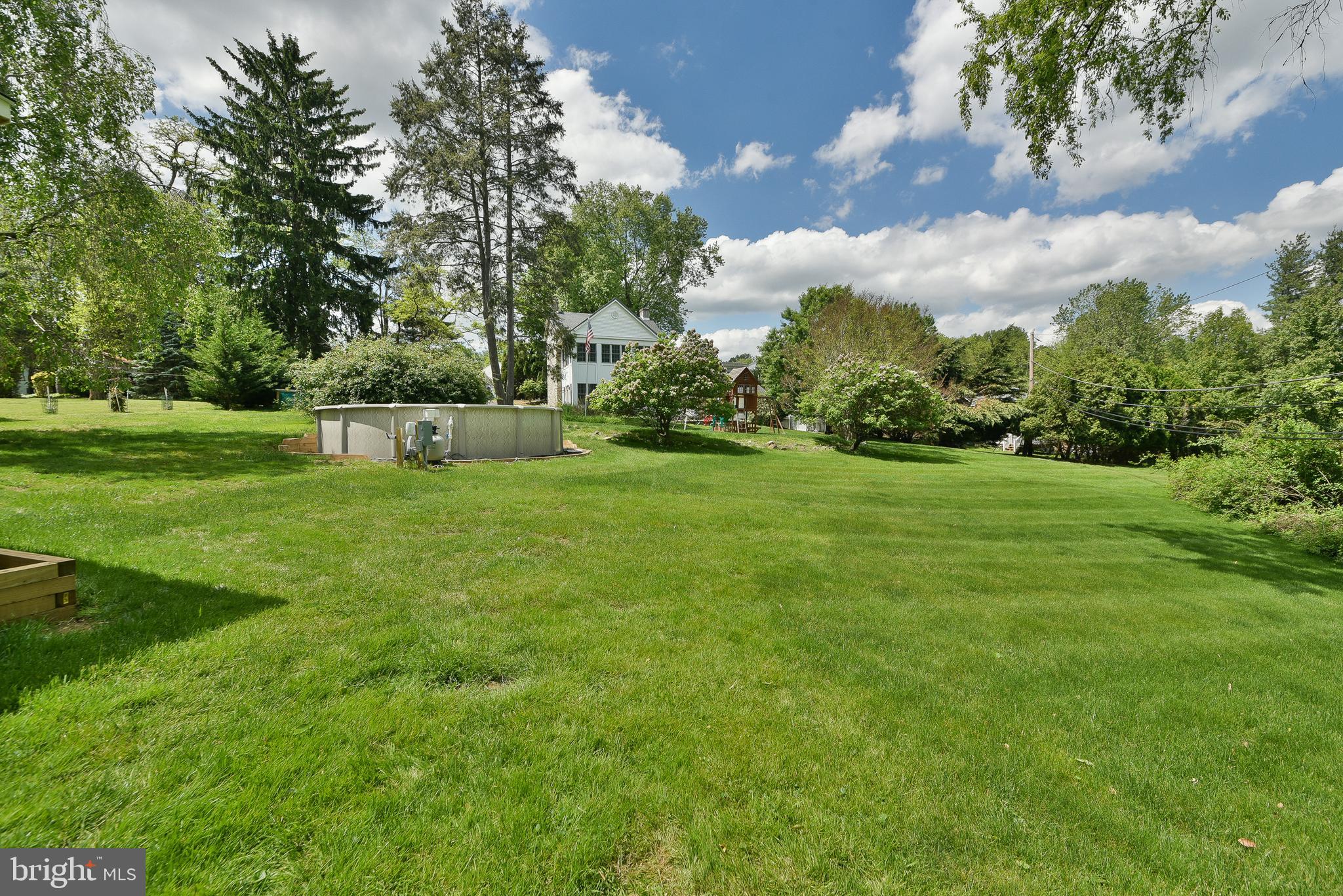 966 PAIGE COURT