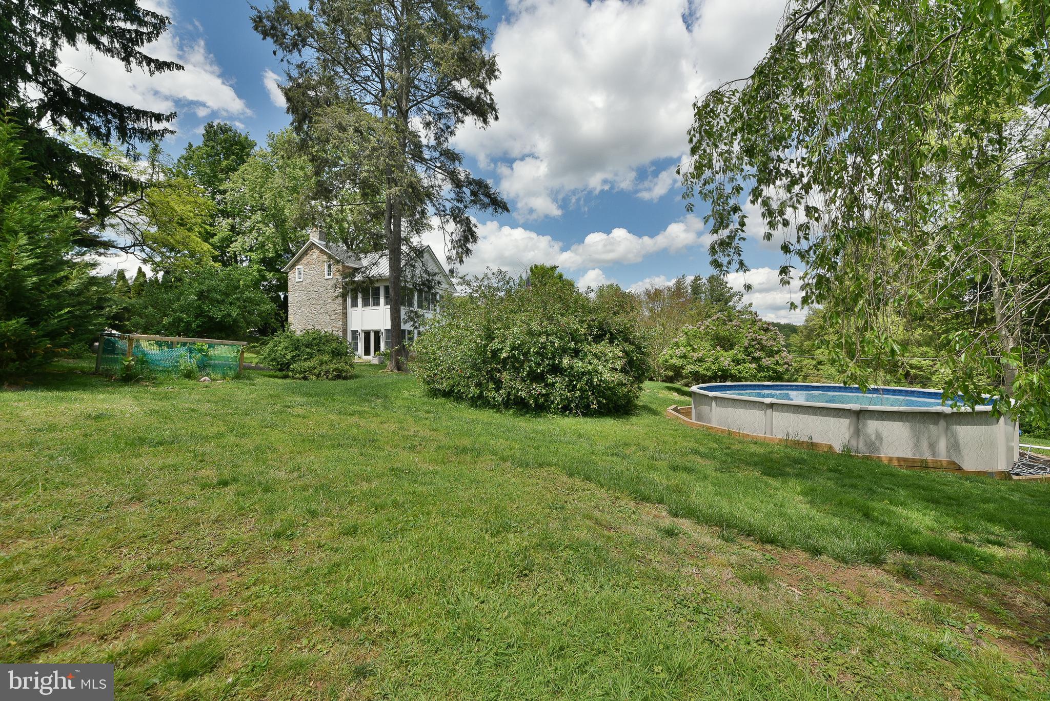 966 PAIGE COURT