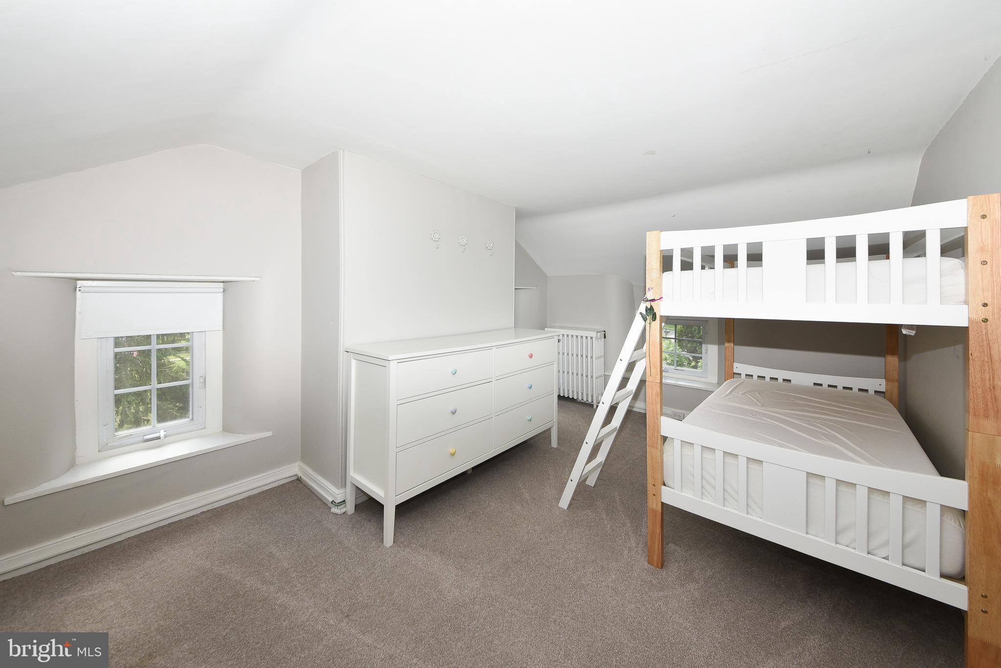 966 PAIGE COURT