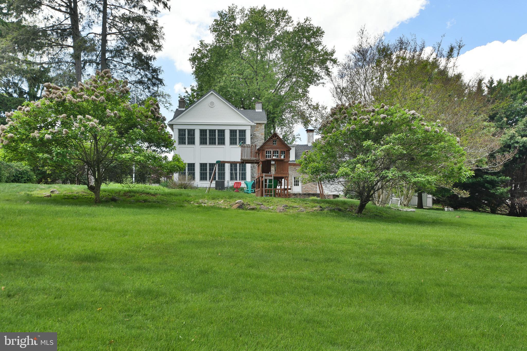 966 PAIGE COURT