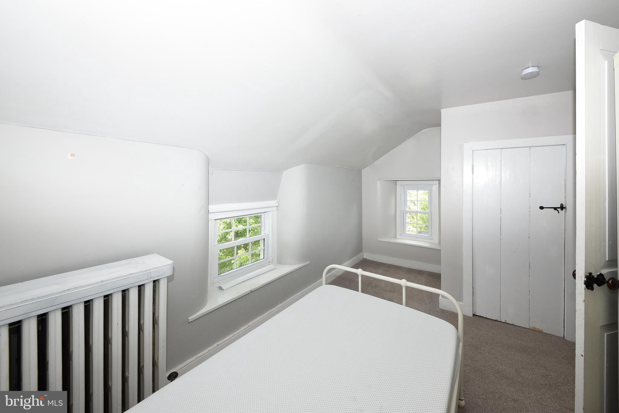 966 PAIGE COURT