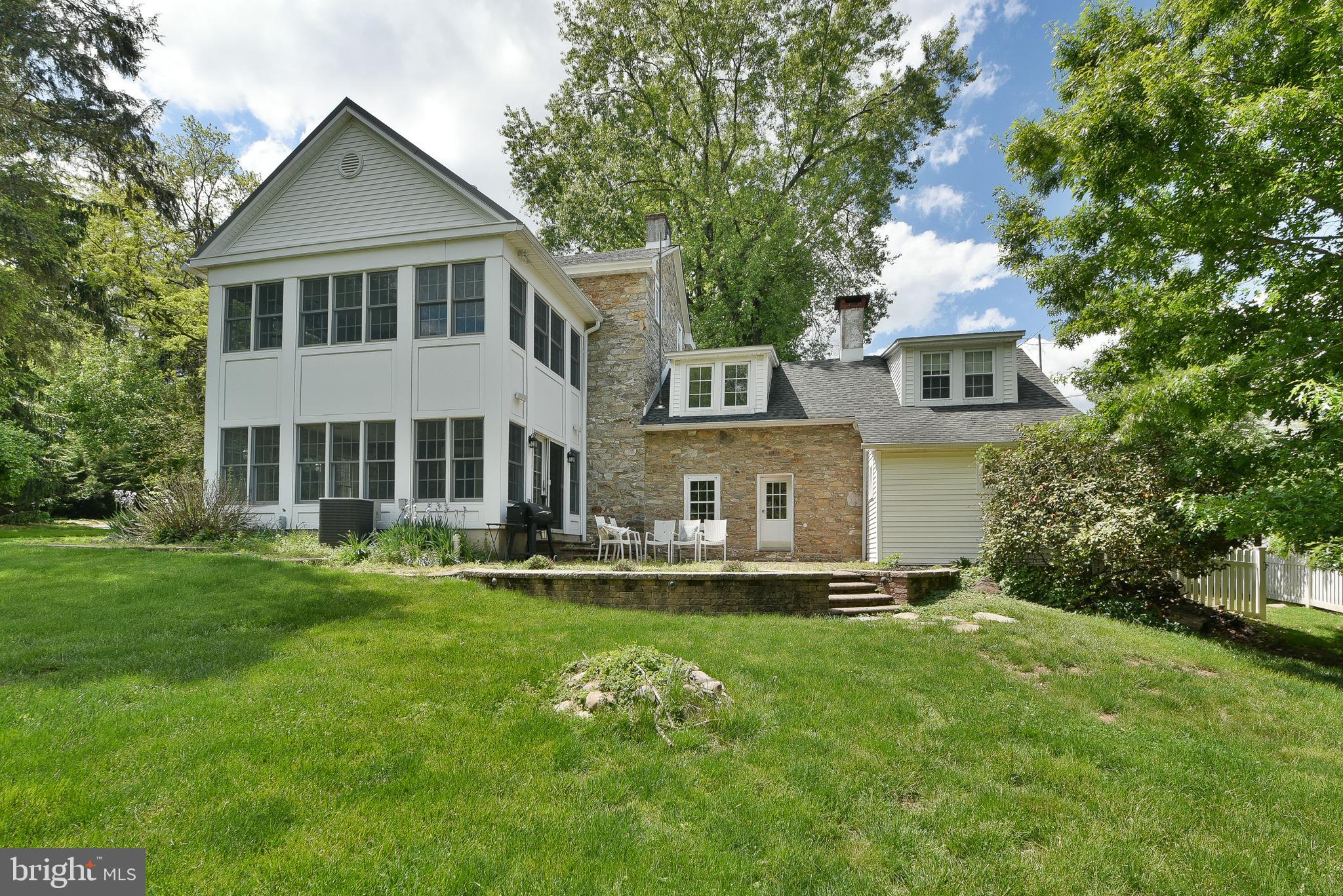 966 PAIGE COURT