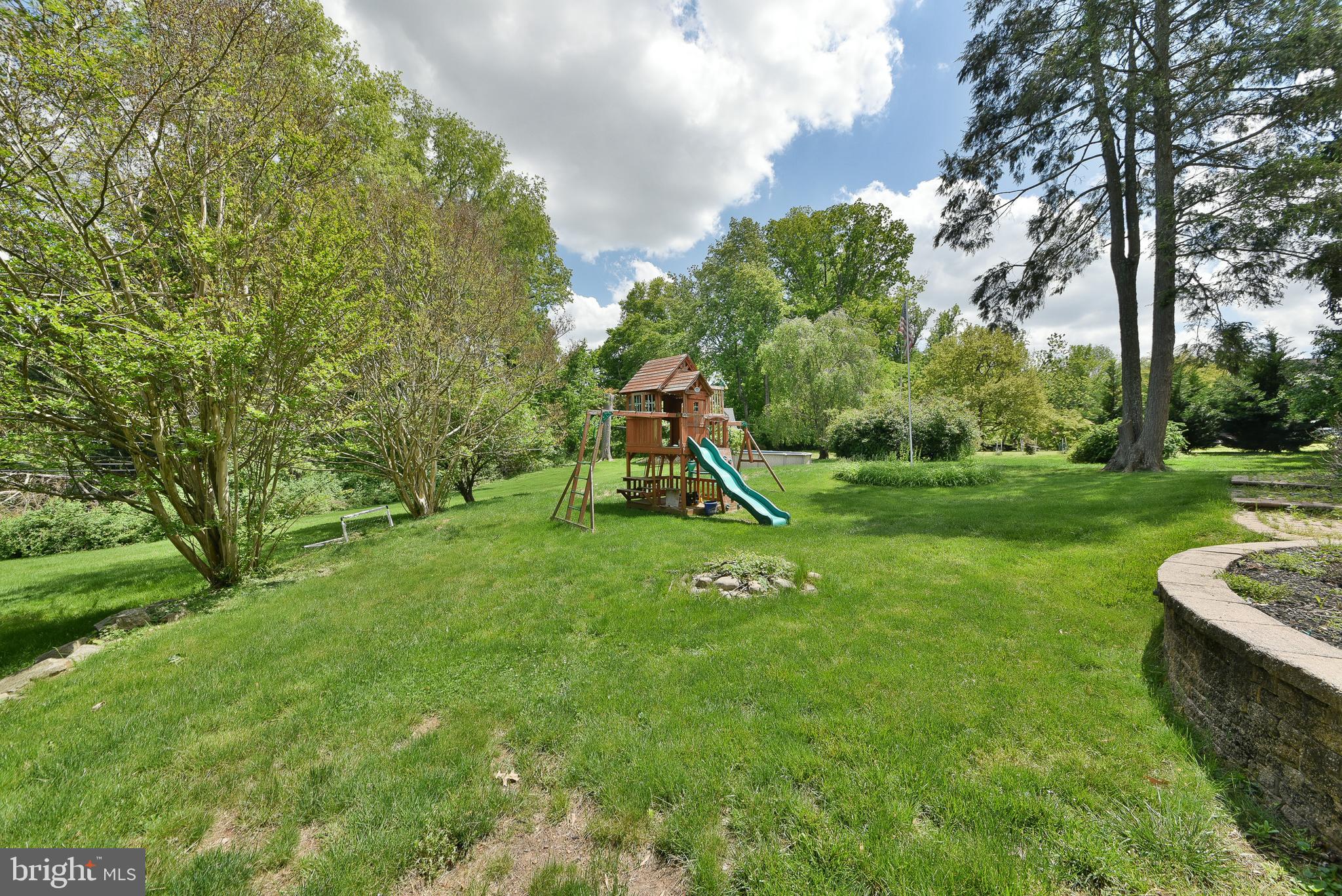 966 PAIGE COURT