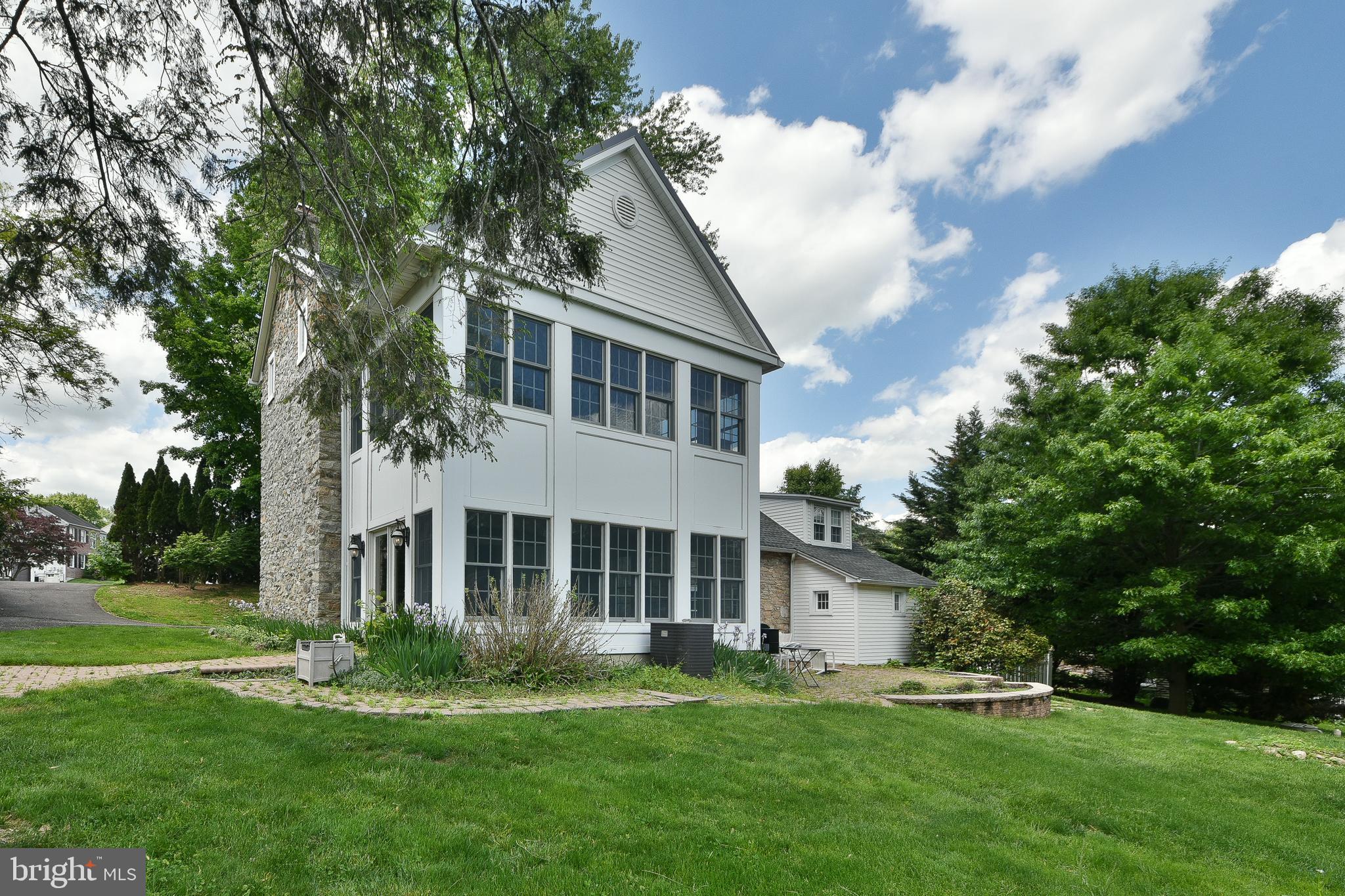 966 PAIGE COURT