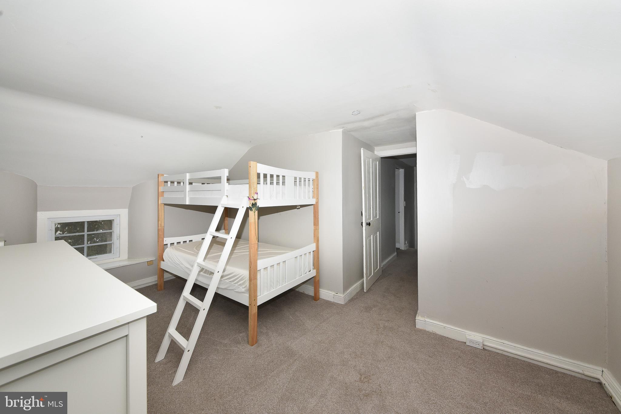 966 PAIGE COURT