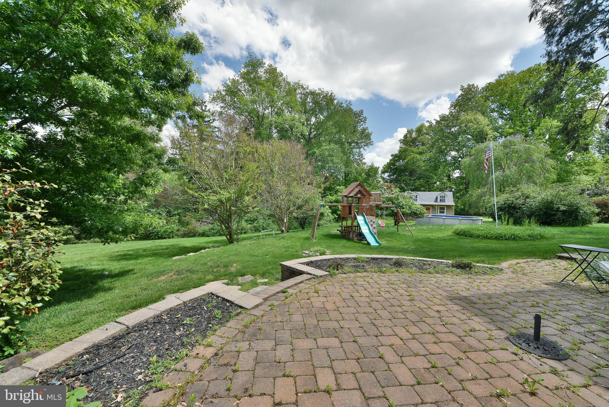966 PAIGE COURT