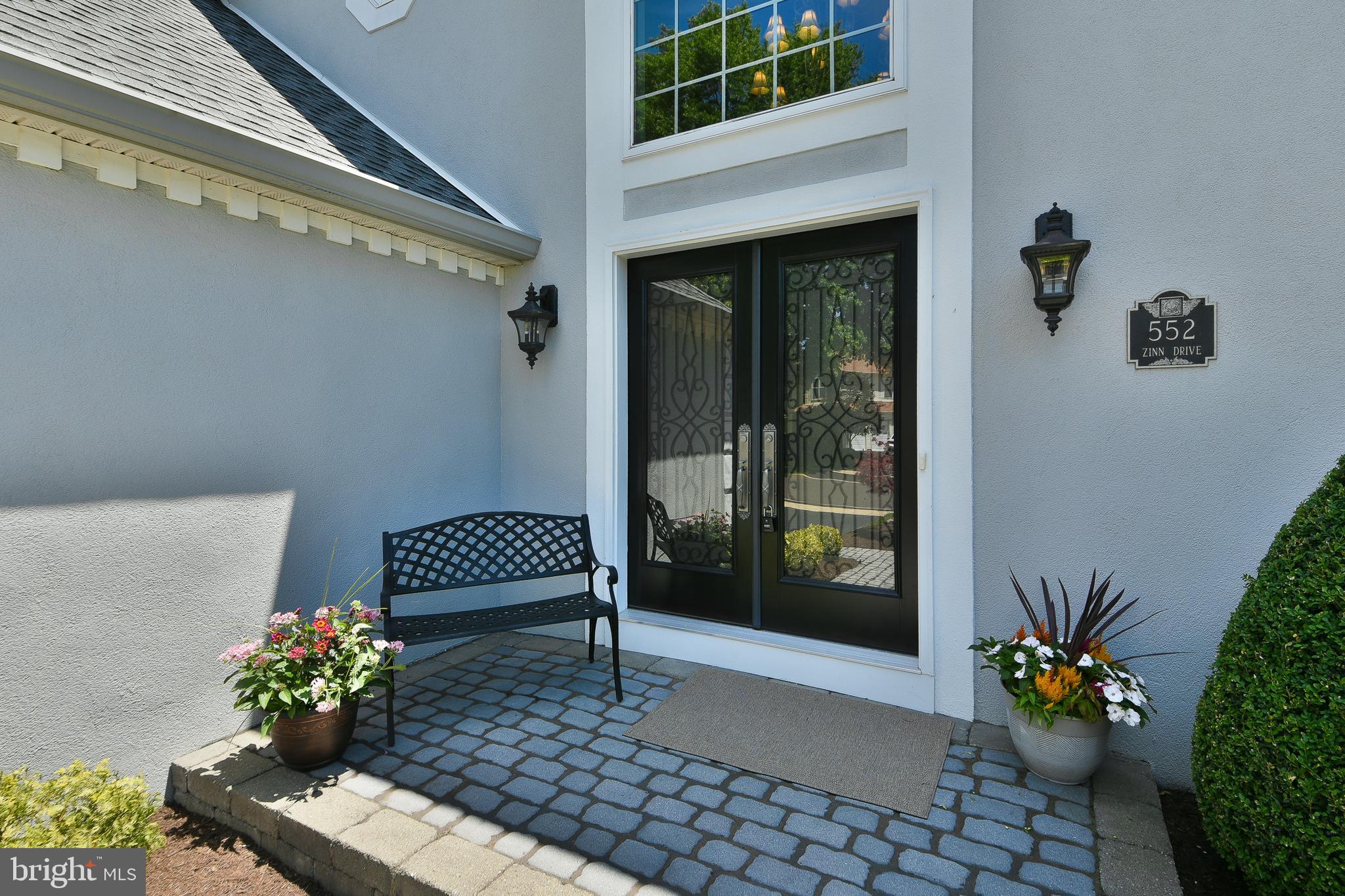 552 ZINN DRIVE