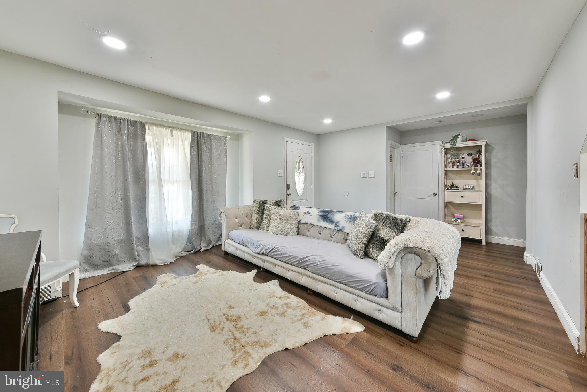 7528-32 LORETTO AVENUE