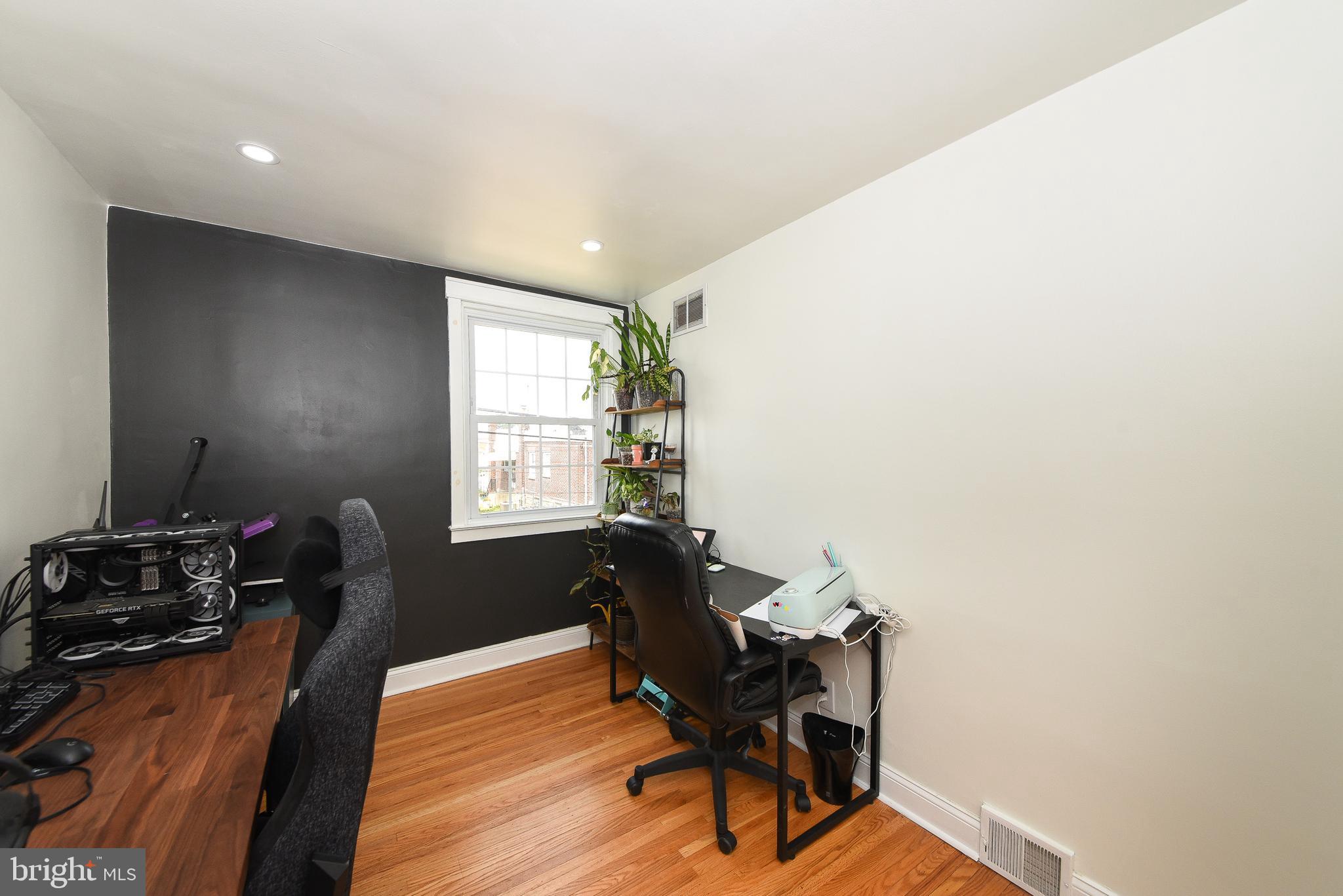 8142 Lister St