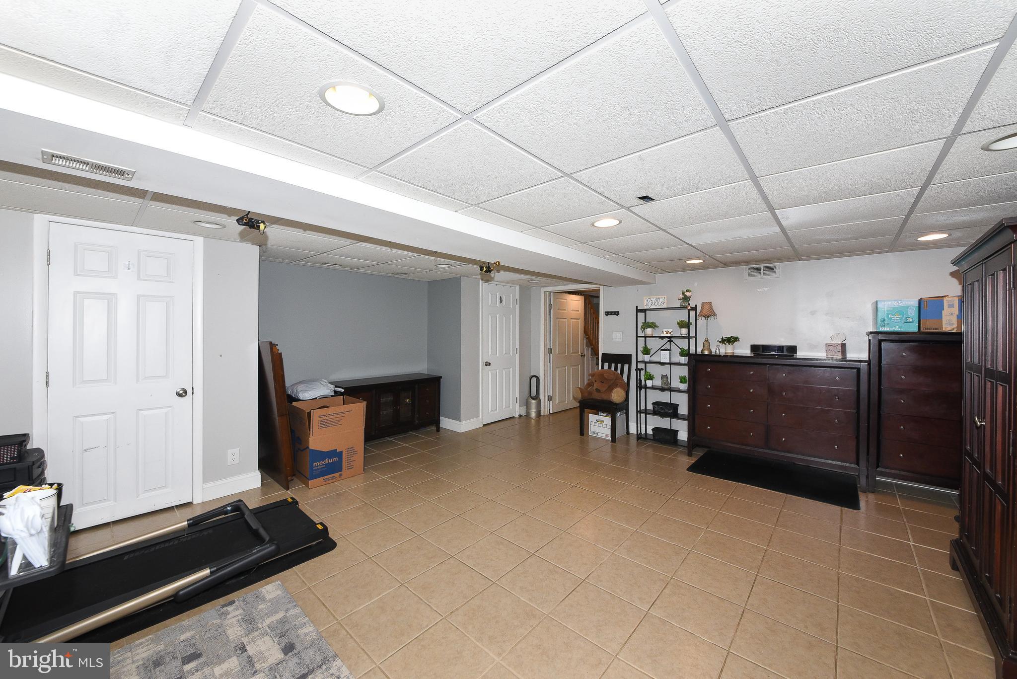 8142 Lister St