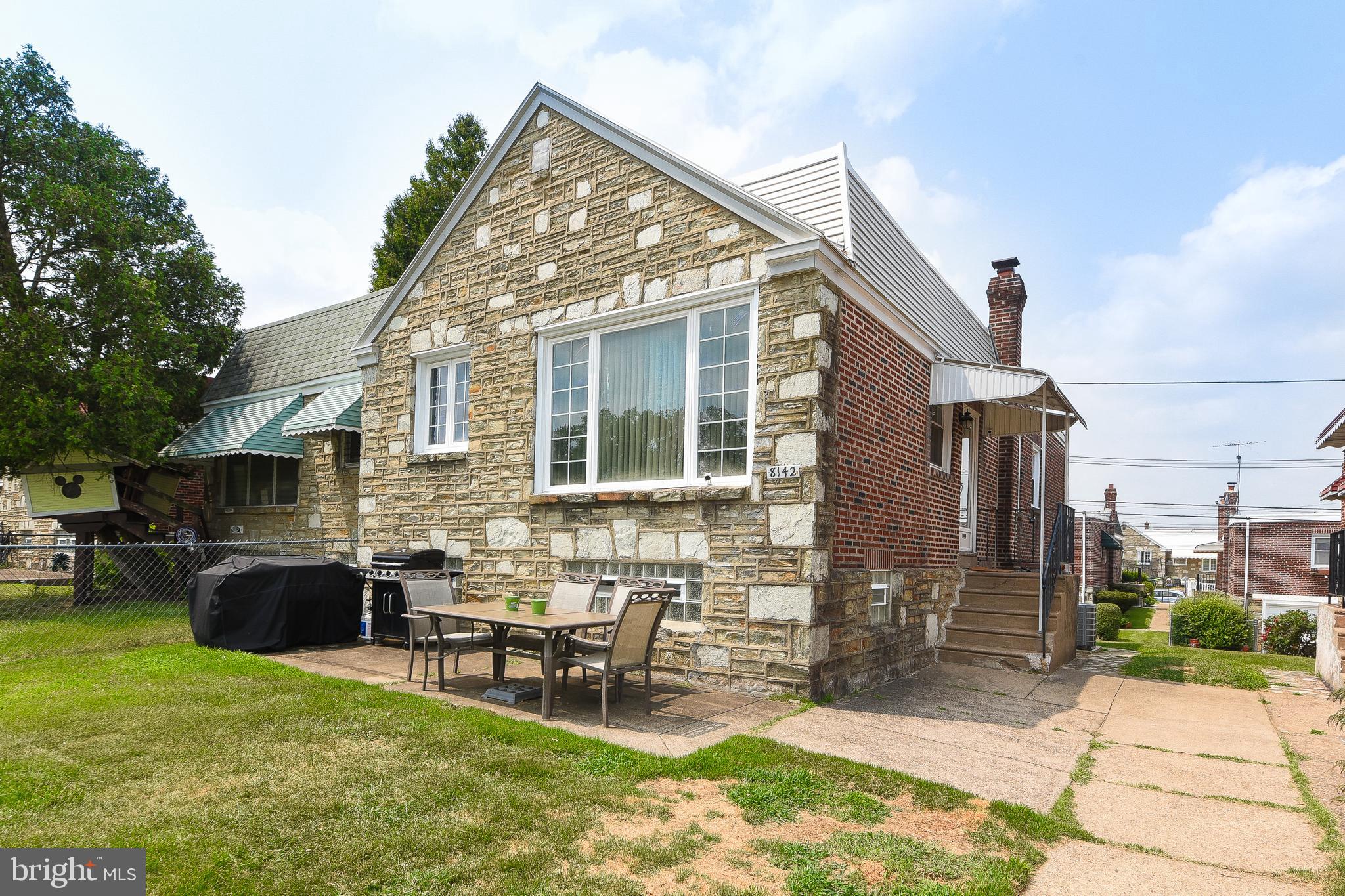 8142 Lister St