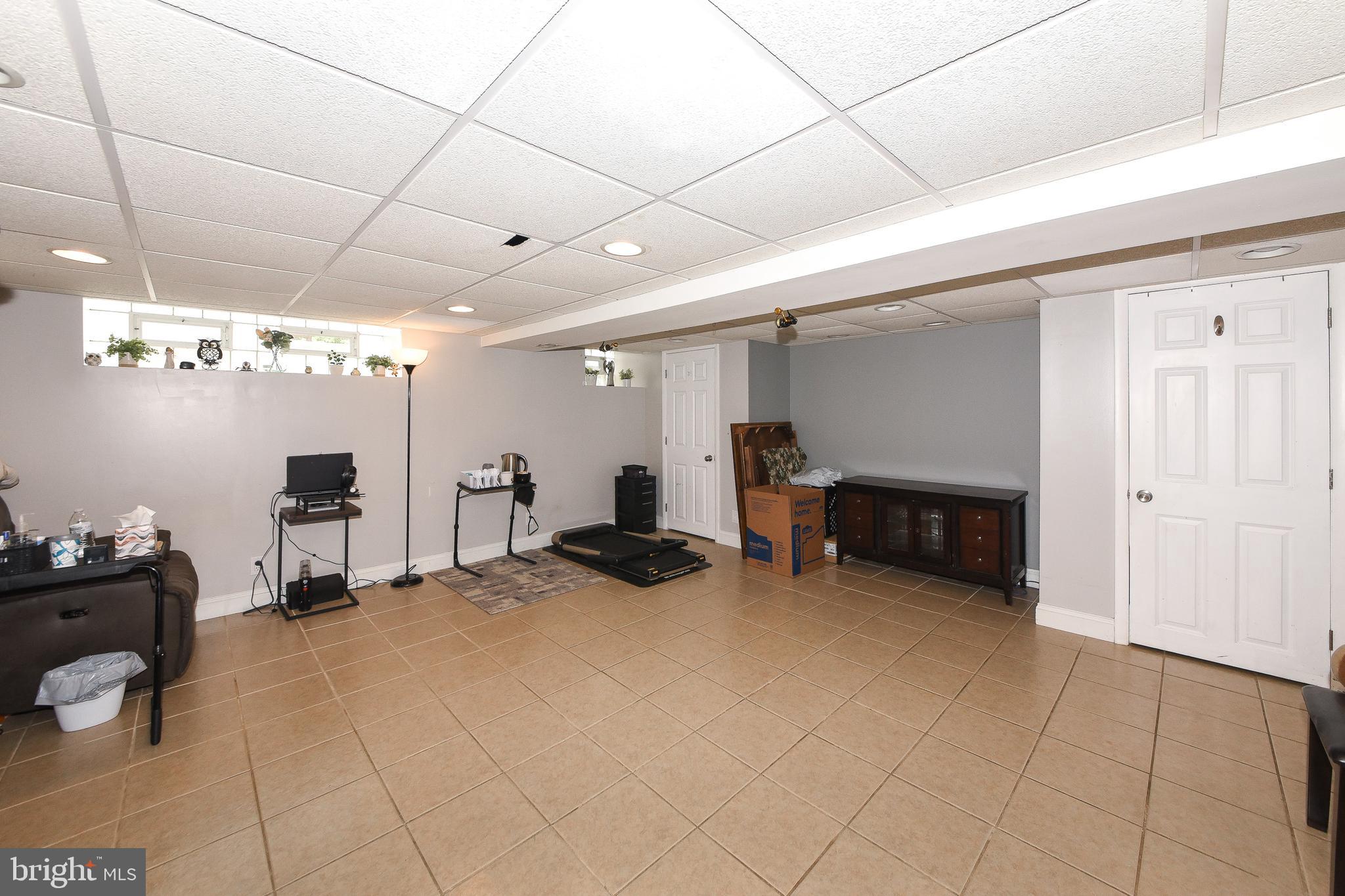 8142 Lister St