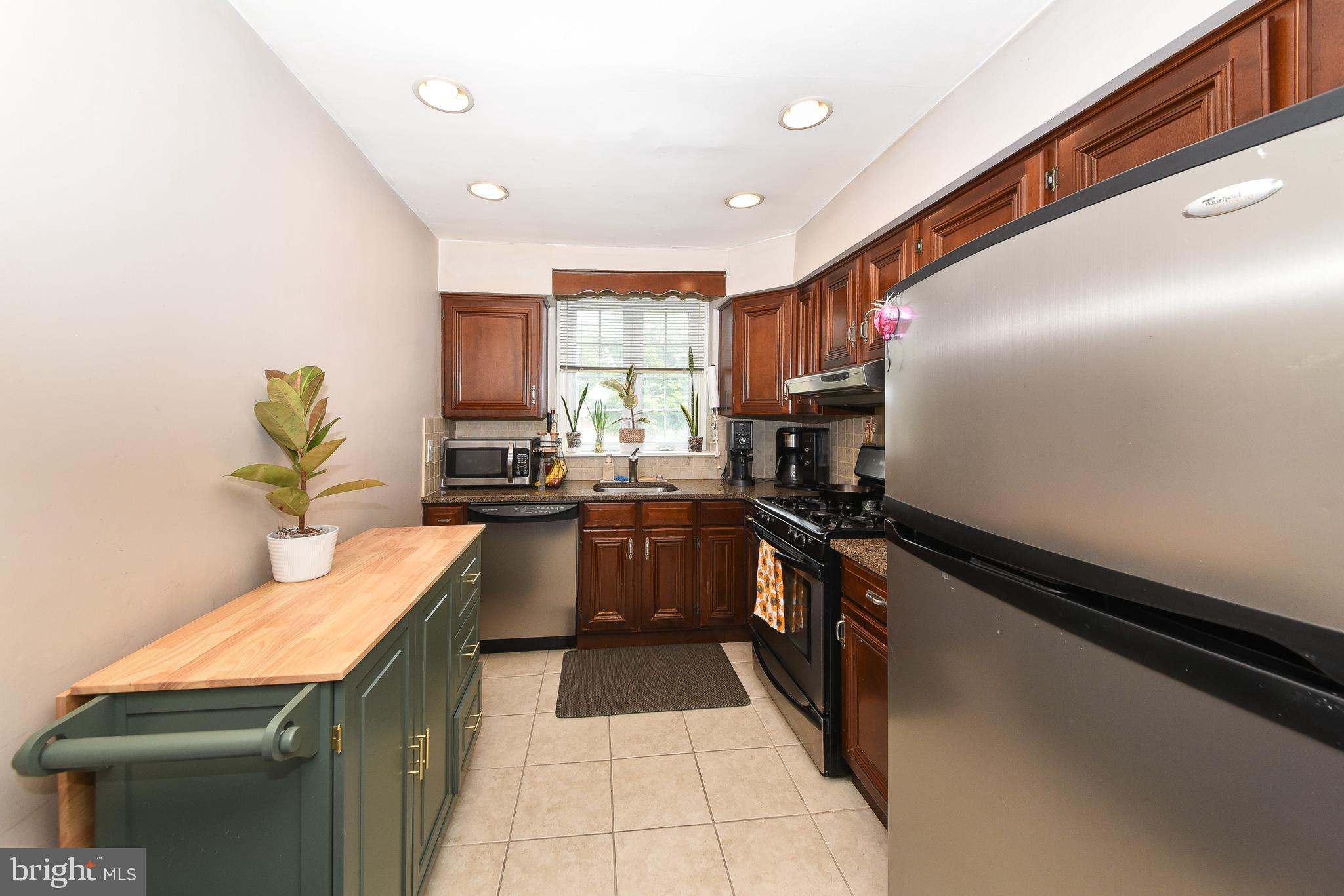 8142 Lister St