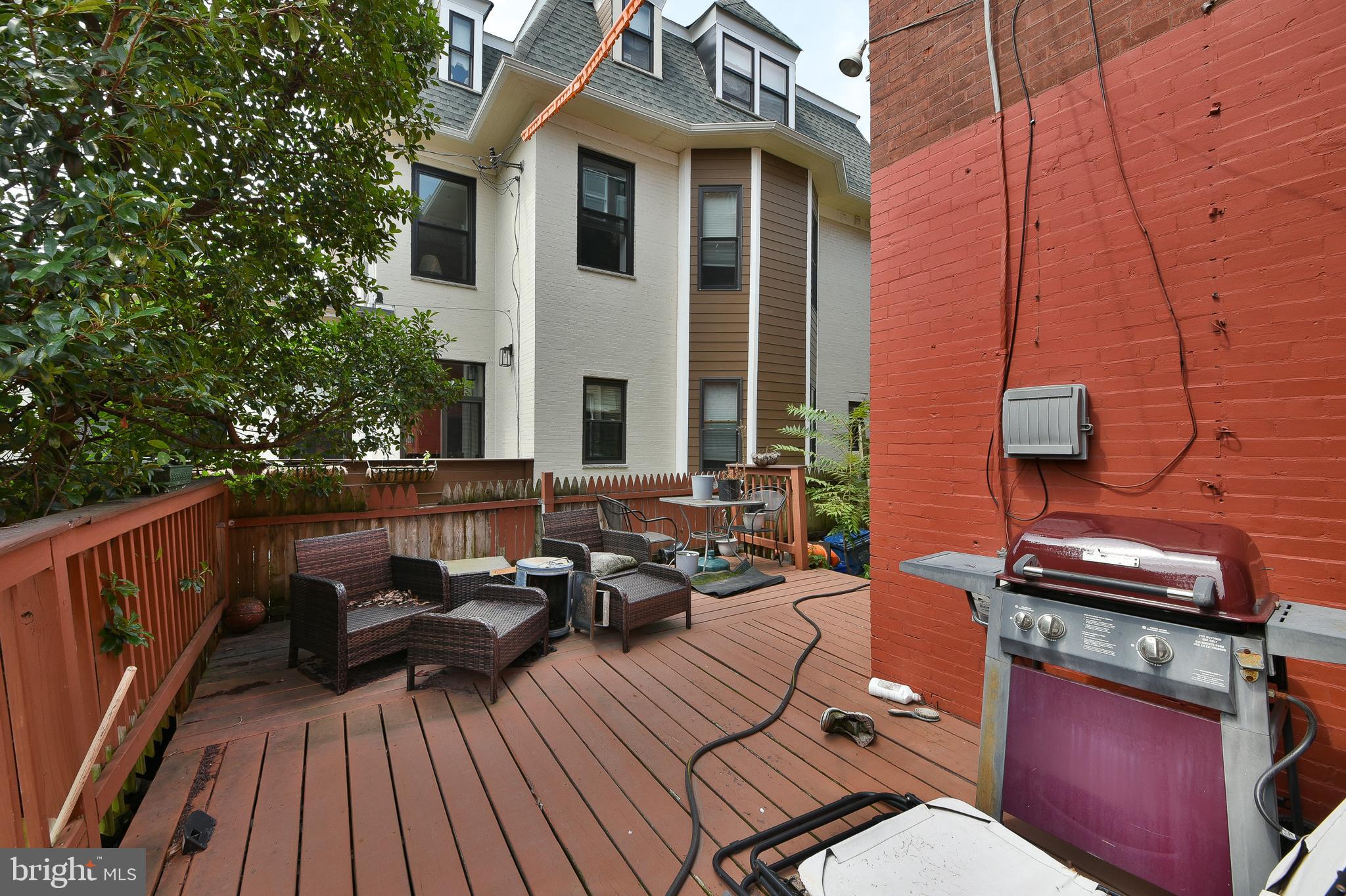 302 W Earlham Ter