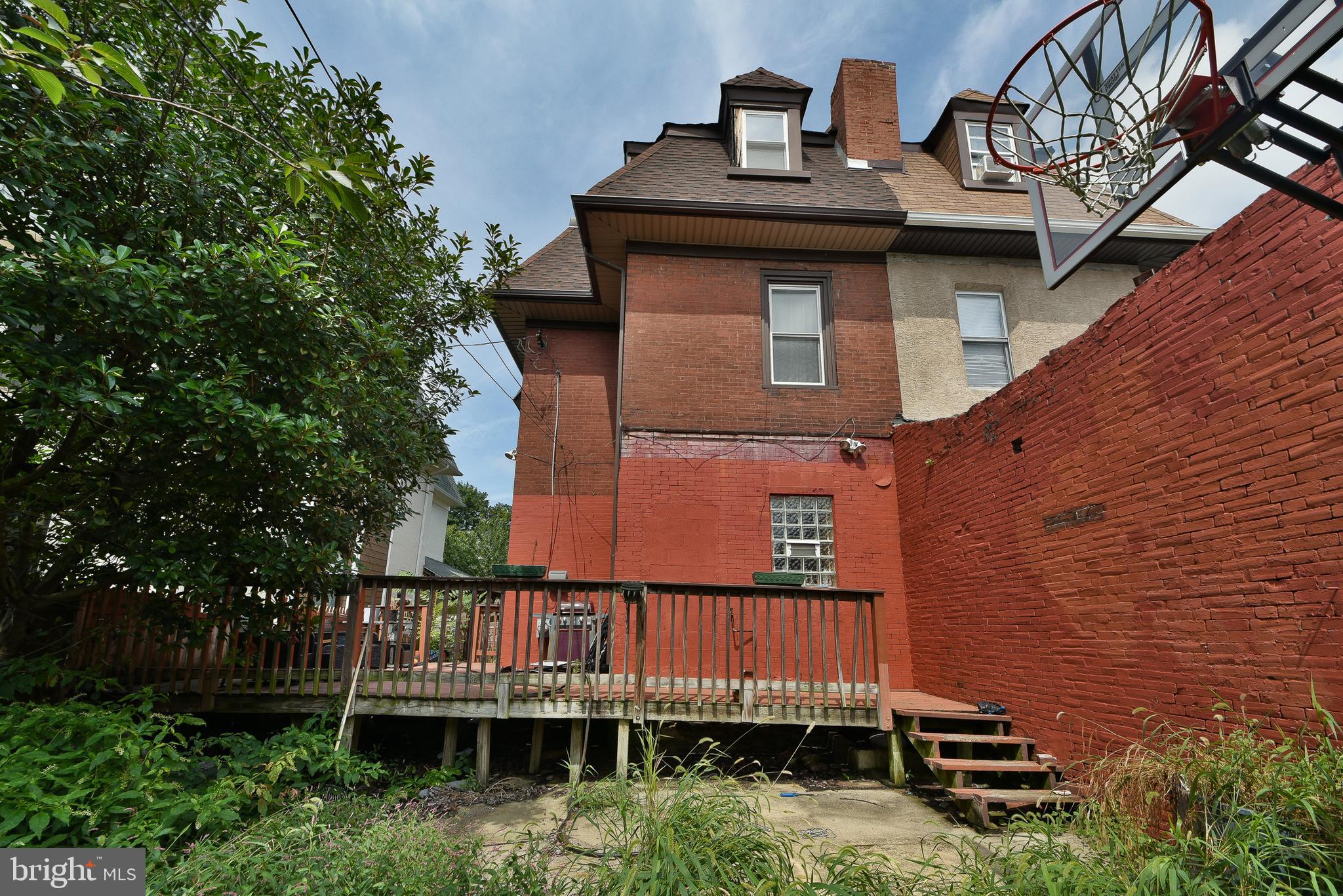 302 W Earlham Ter