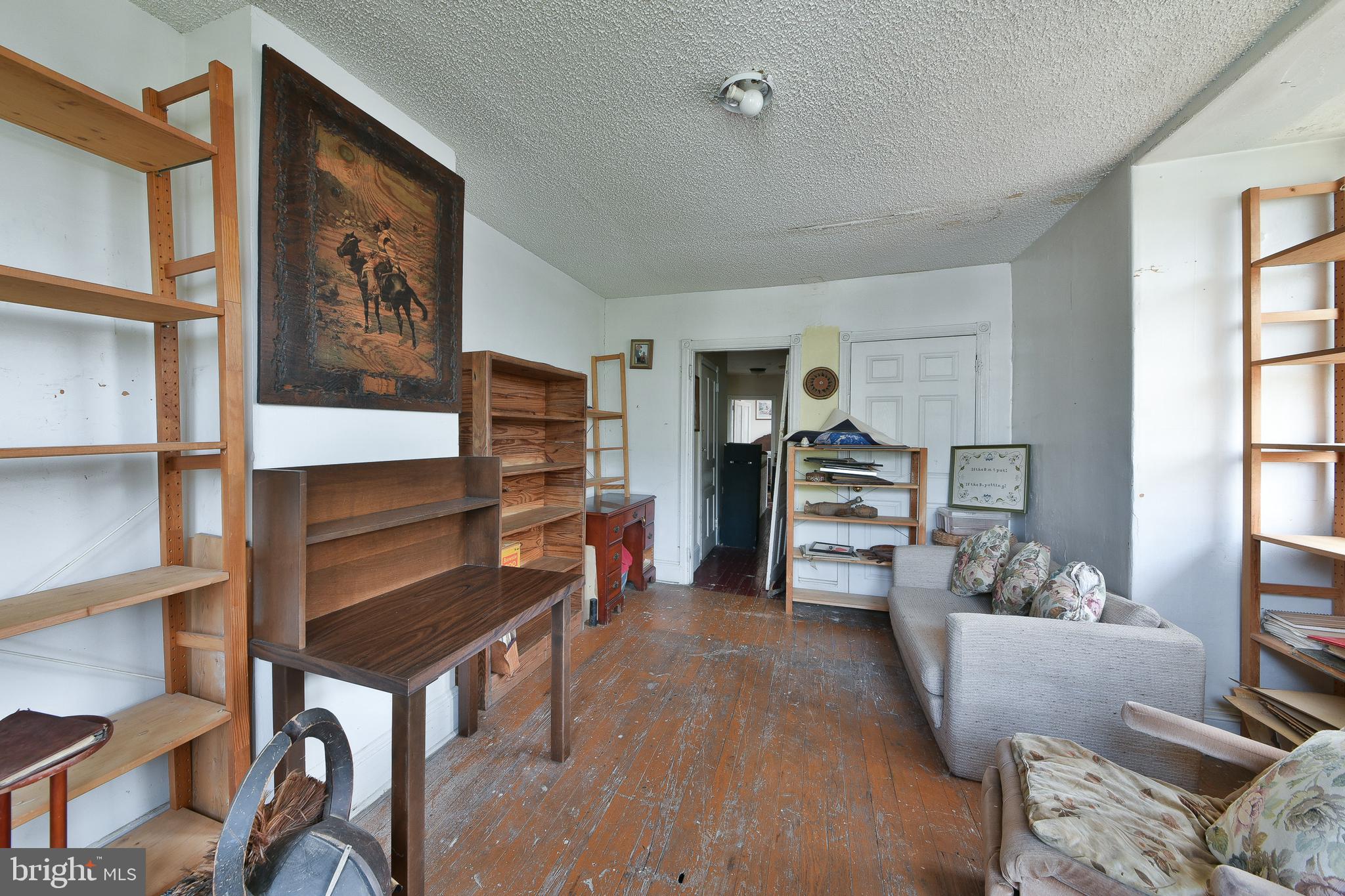 302 W Earlham Ter
