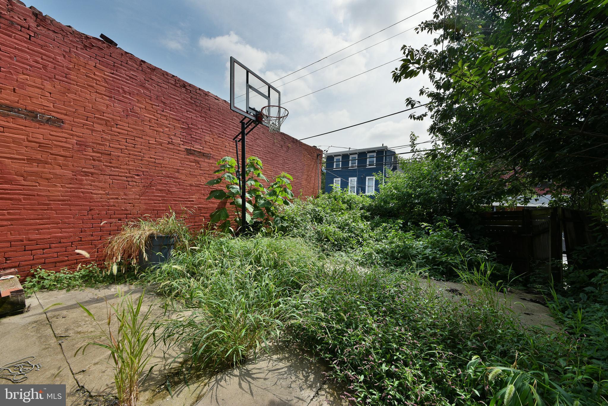 302 W Earlham Ter